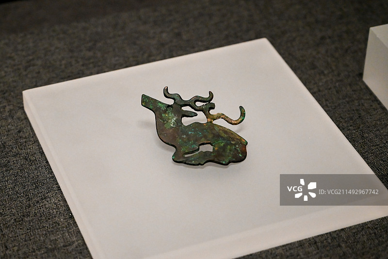 新疆博物馆 鹿纹铜饰 呼图壁县石门子水库墓地出土图片素材