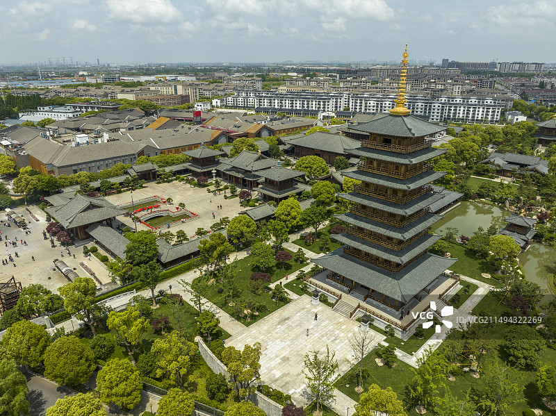 上海宝山寺寺庙中式建筑航拍图片素材