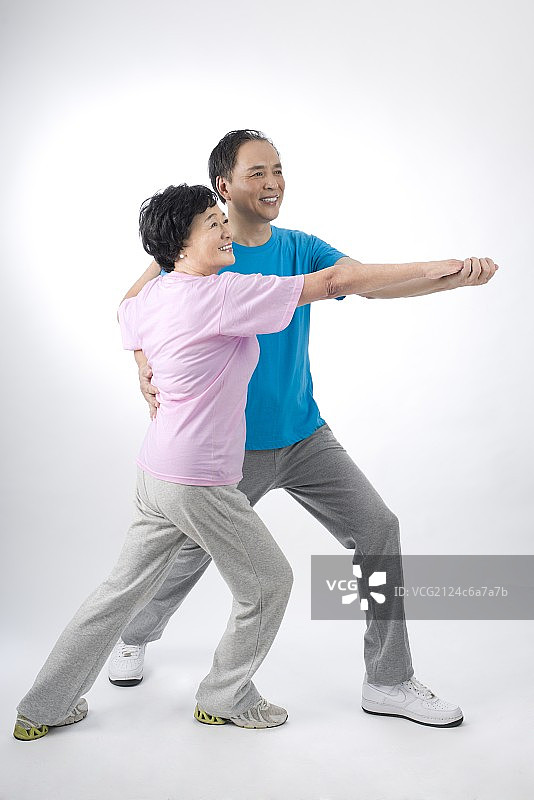 跳交谊舞的老年夫妇图片素材