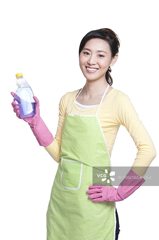 居家青年女性和洗涤剂图片素材