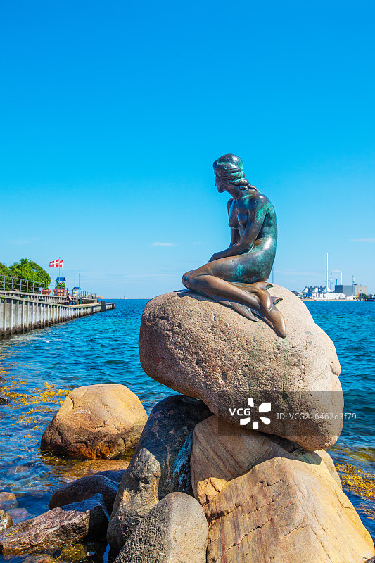丹麦美人鱼城市雕塑图片素材