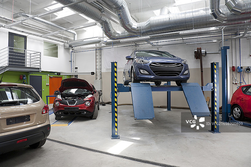 Mechanical and practical education facility car workshop图片素材