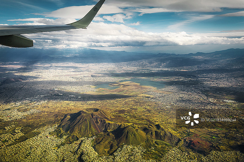 飞机视角下的墨西哥城图片素材