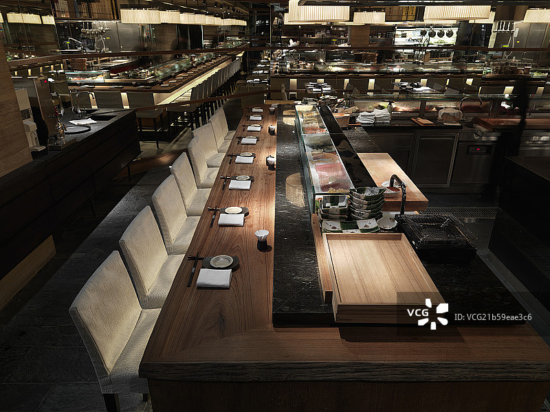 Dining area in contemporary restaurant图片素材