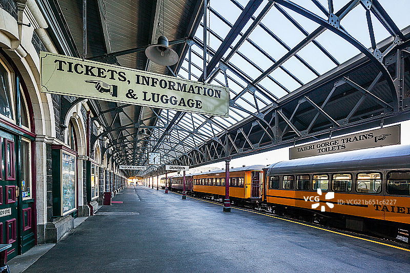 古老火车站站台图片素材