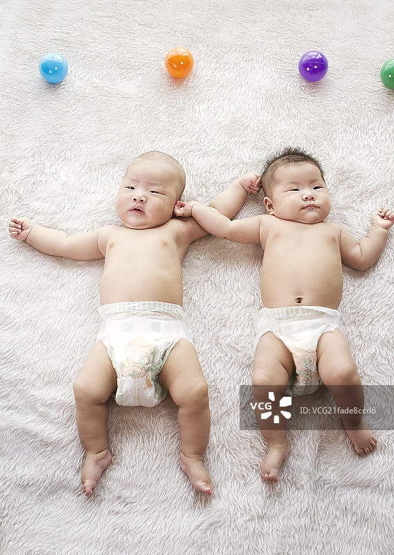 双胞胎婴儿肖像图片素材