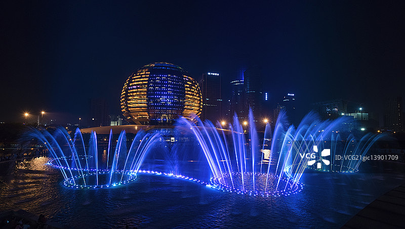 杭州钱江新城的喷泉图片素材