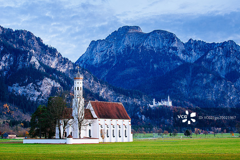 德国新天鹅堡与教堂图片素材