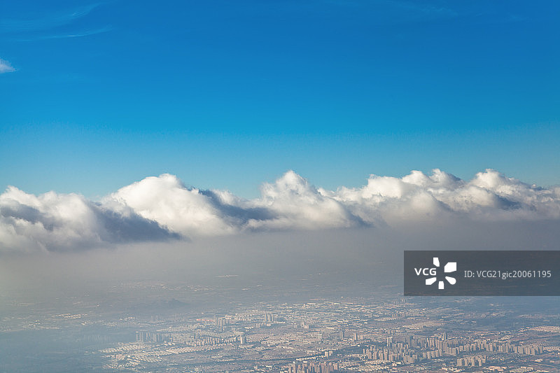 航拍云层下的城市,青岛,山东,中国图片素材