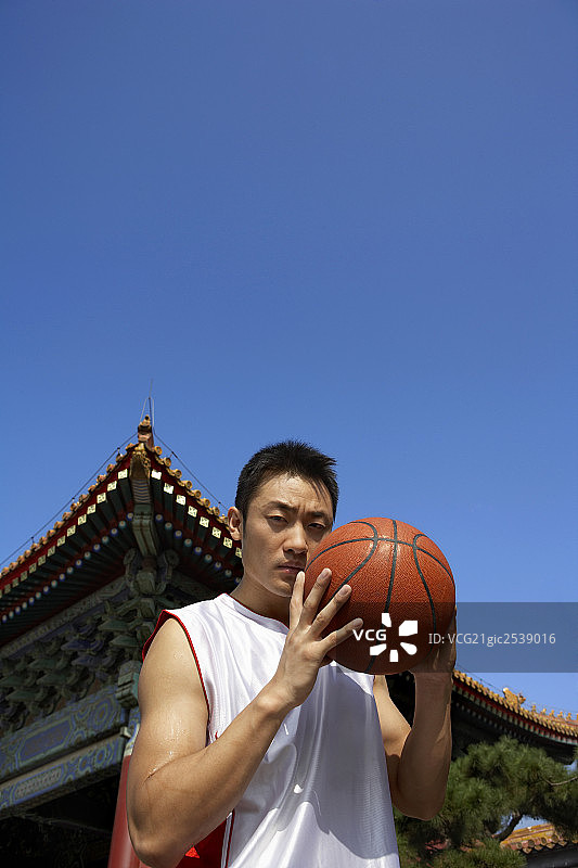 篮球运动员在太庙图片素材