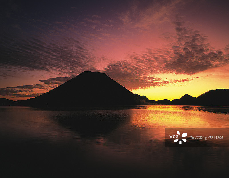 清晨的春莲湖，群马县，日本图片素材