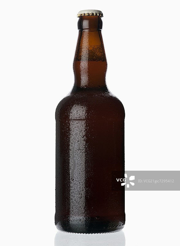 一瓶冰镇啤酒(淡啤酒)图片素材