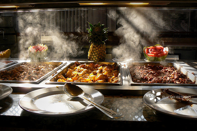 热带自助餐厅的热菜图片素材