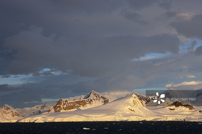 格拉赫海峡的日出，南极洲，极地地区图片素材