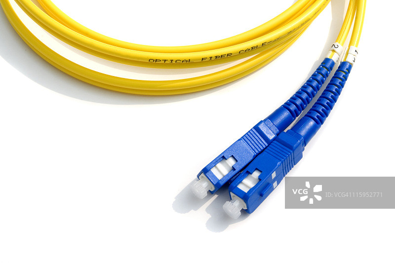 光纤电缆-黄色与蓝色连接器图片素材