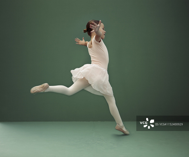 白种人的芭蕾舞演员跳舞图片素材
