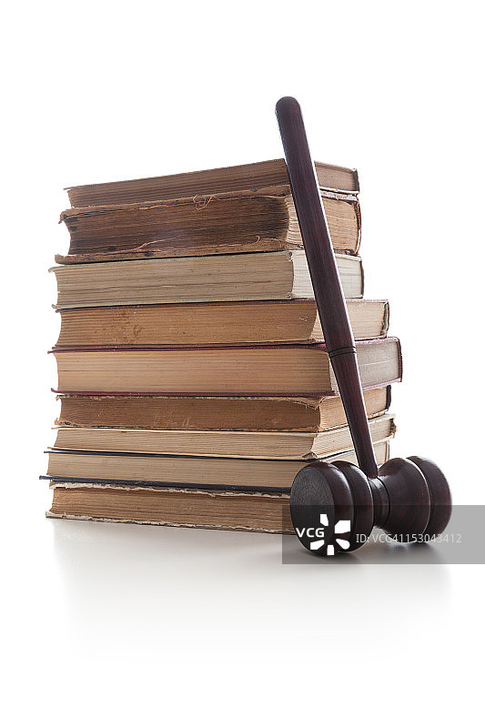 法律书籍和木槌图片素材