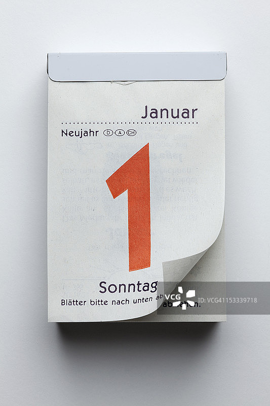 显示新年的德国每日日历，页角卷曲图片素材