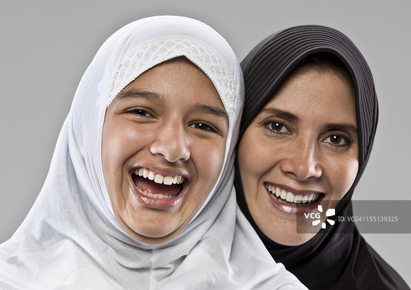 中东的母亲和她的女儿图片素材