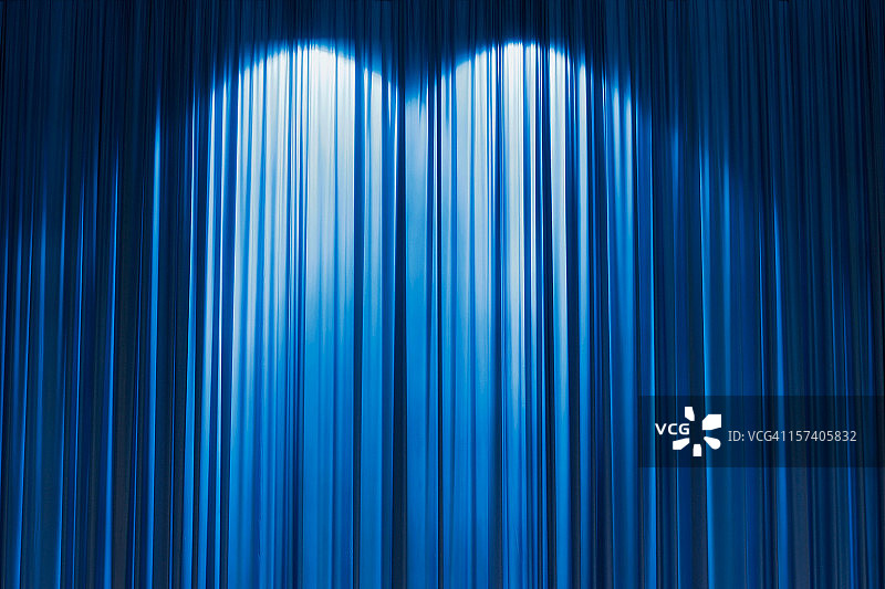 蓝色舞台窗帘墙纸背景。图片素材