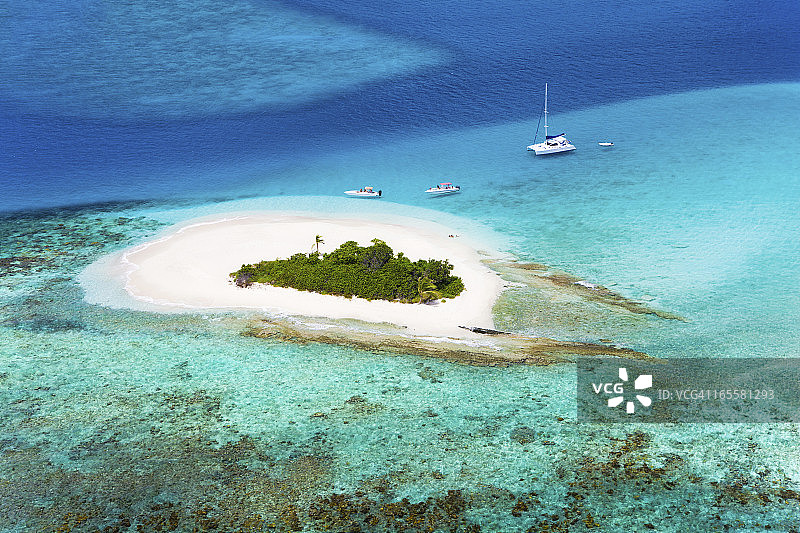 航拍英属维尔京群岛一个荒岛图片素材