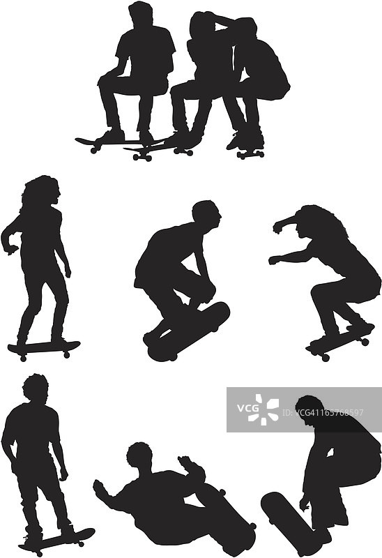 十几岁的孩子们玩滑板图片素材