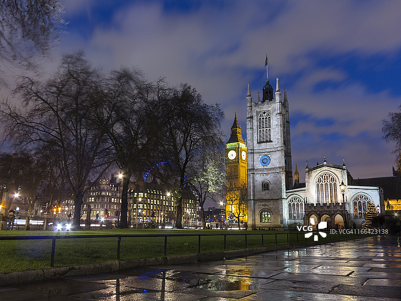 伦敦议会广场的圣诞节图片素材