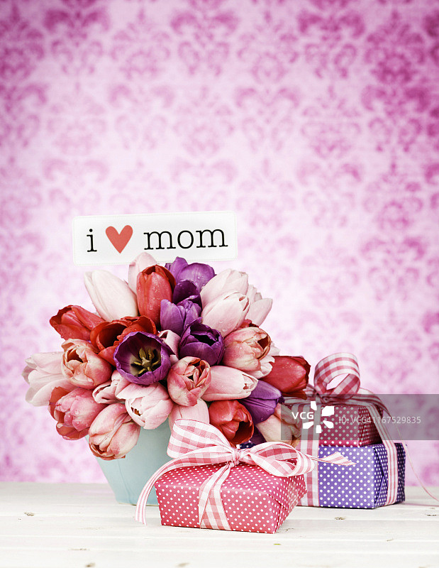母亲节花束和礼物图片素材