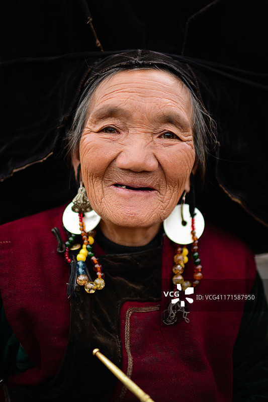 中国老妪无牙的微笑图片素材