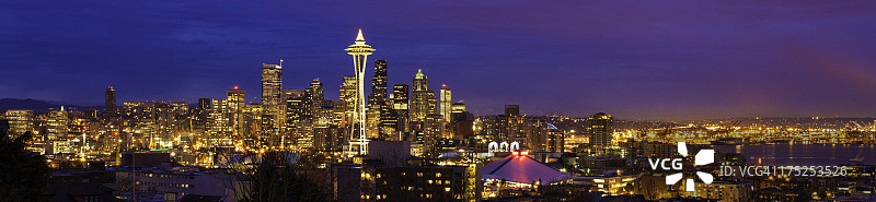 西雅图的天际线城市夜景圣诞全景图片素材