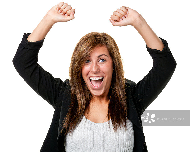 欣喜若狂的快乐的年轻女人举起手臂图片素材