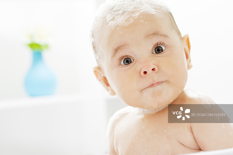 婴儿浴肖像图片素材