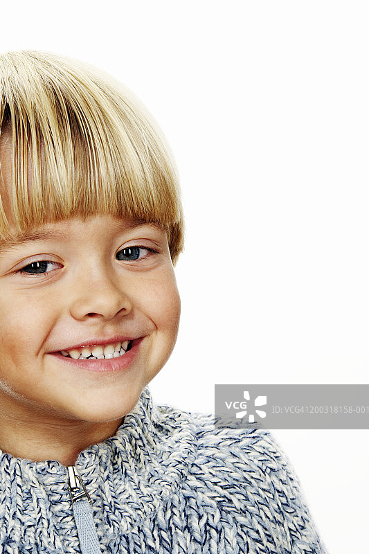 男孩(3-5)微笑，肖像，特写图片素材