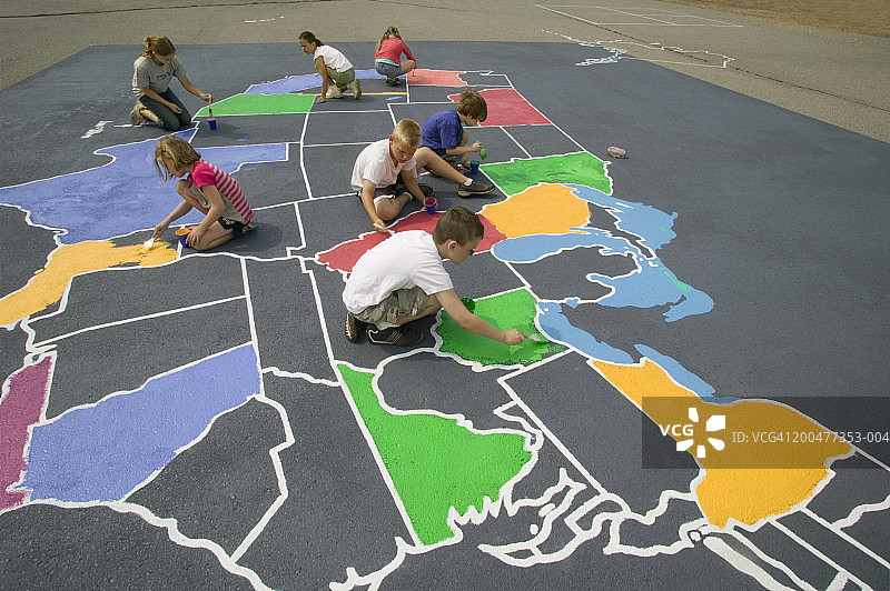 儿童(7-11岁)画美国地图，户外，高架景观图片素材