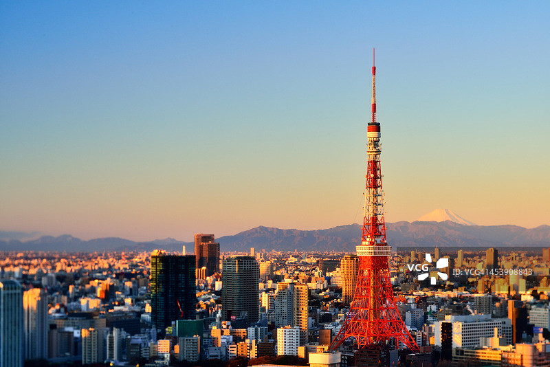 日出时的东京塔和富士山图片素材