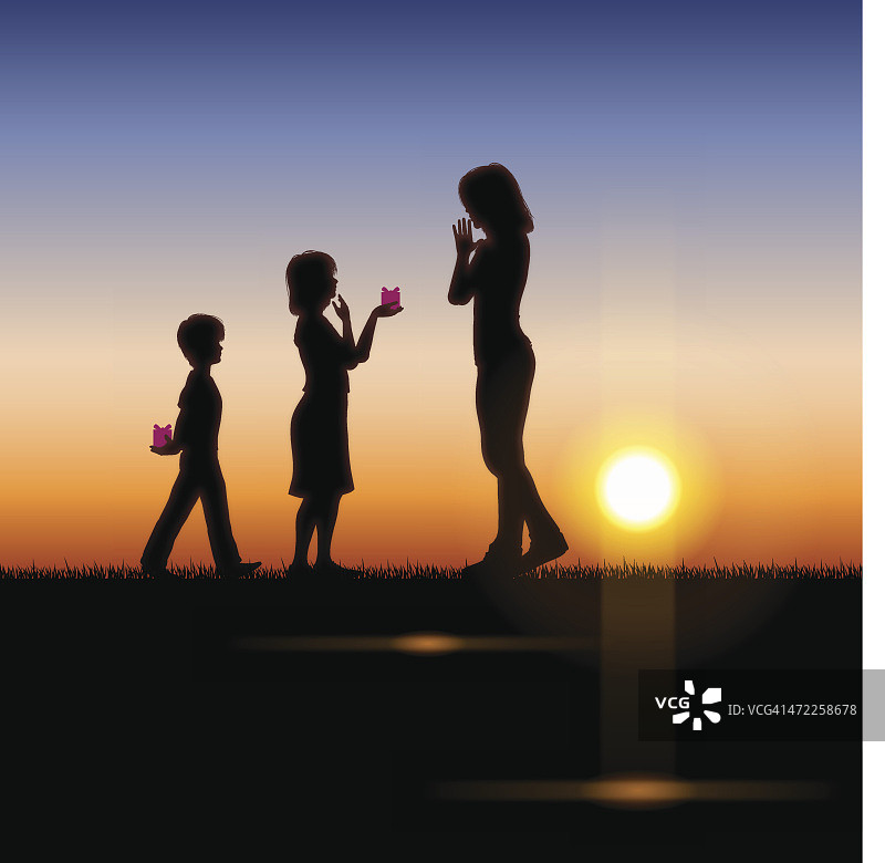 母亲节的背景[夕阳中的母亲和孩子们]图片素材