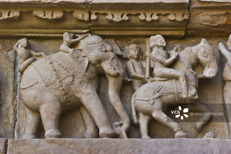 印度中央邦恰塔普尔区卡久拉霍寺庙的艺术雕塑图片素材