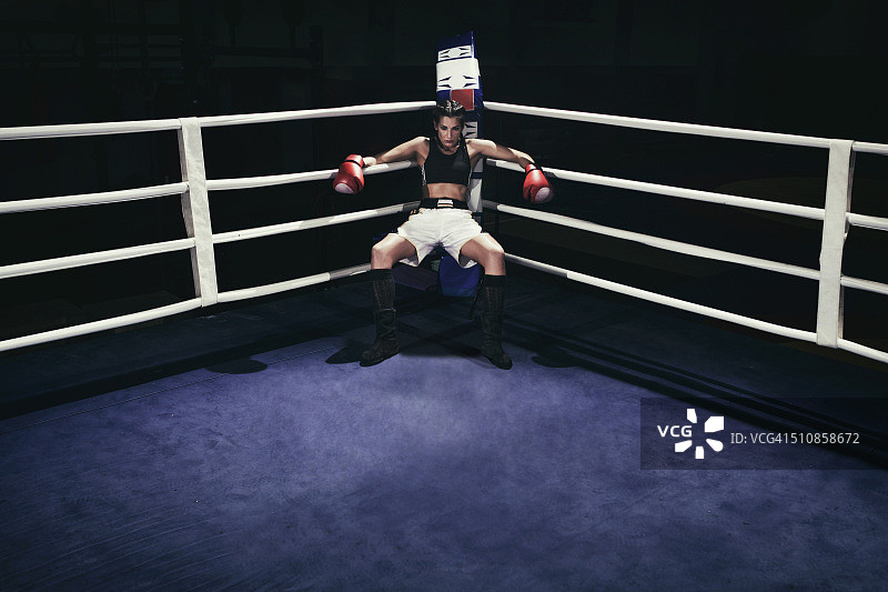 拳击场上的女拳击手图片素材