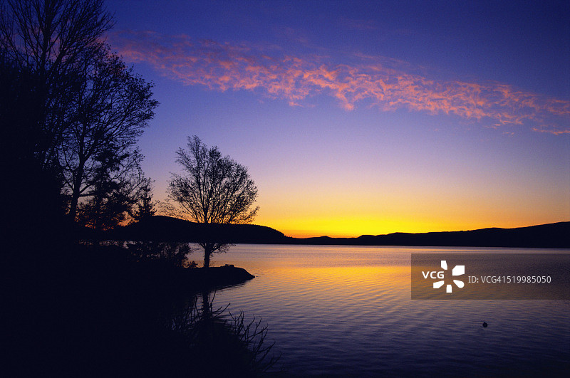 日落时分的奥塞戈湖图片素材
