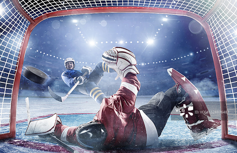 冰上曲棍球运动员在比赛图片素材