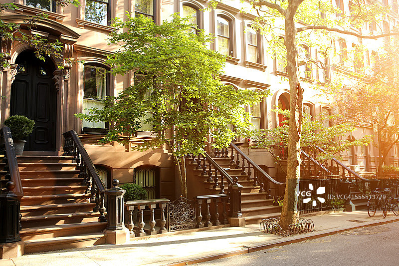纽约市一排排美丽的褐砂石建筑图片素材