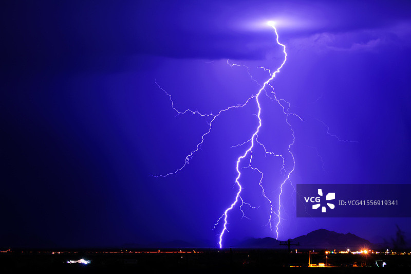 美国亚利桑那州托诺帕上空的风暴图片素材