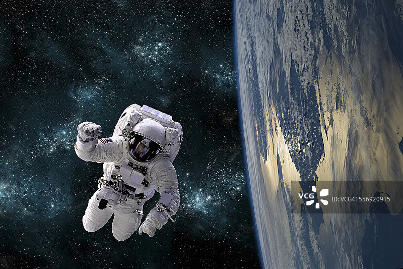 艺术家描绘了一名宇航员在太空中漂浮，围绕一个巨大的类地行星运行。图片素材