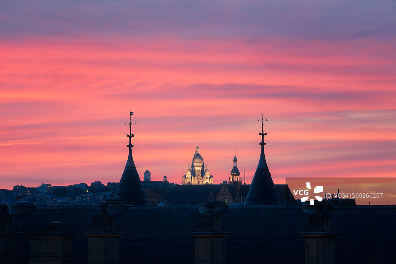 Sacré-Coeur蒙马特在巴黎的顶部图片素材