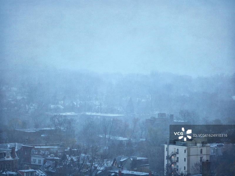 本季第一场雪。多伦多的山谷故事图片素材