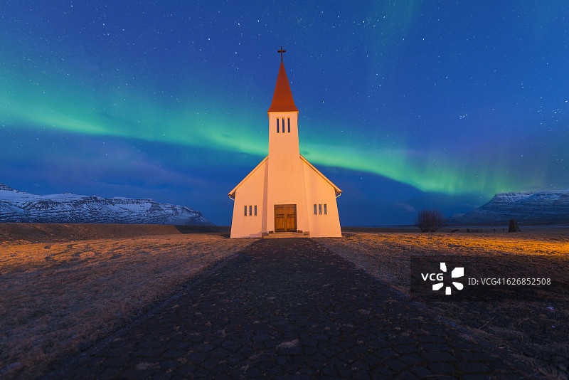 冰岛的奥罗拉和小教堂图片素材