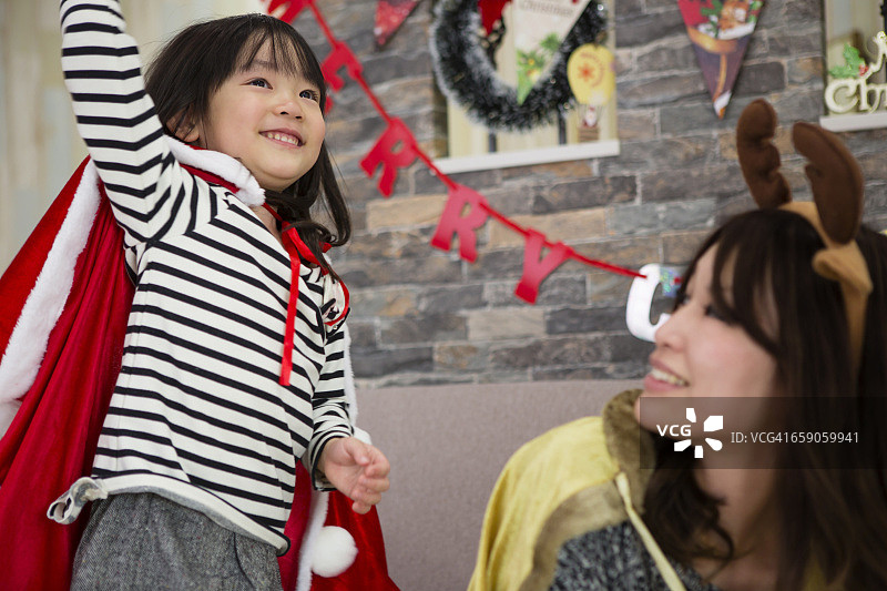 日本母女一起过圣诞节图片素材