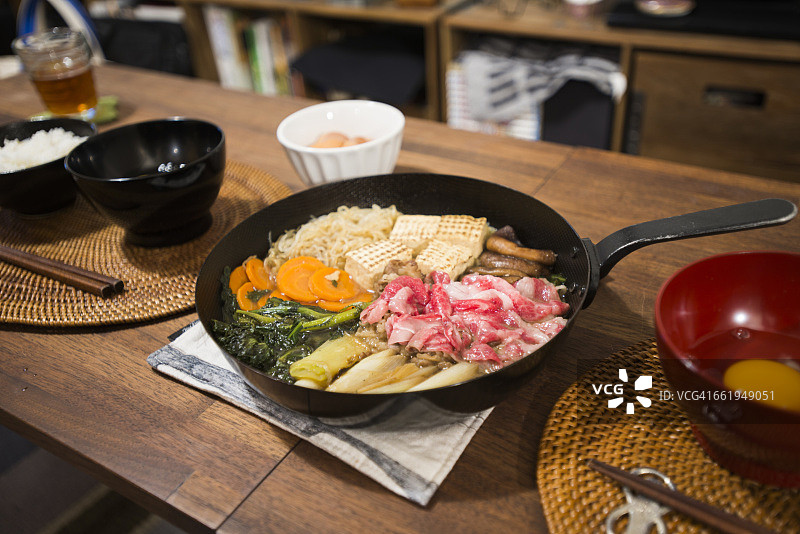 日式传统料理素喜烧。图片素材