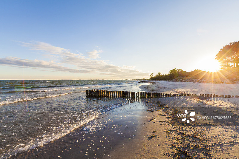 丹麦，蒙岛，波罗的海，日落时的海滩图片素材
