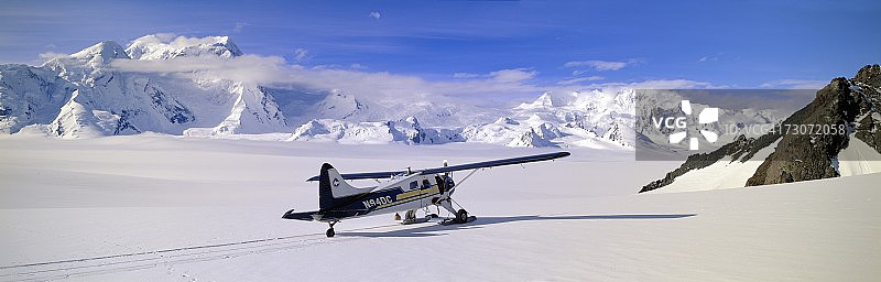 “侦察丛林飞机，Wrangell-St。伊利亚斯国家部分，阿拉斯加”图片素材
